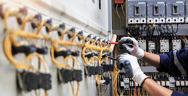 Professional Electrician technician working in Venice Gardens, FL